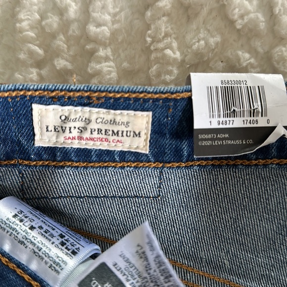 NWT 501 Levi mid thigh demon shorts - Picture 4 of 6